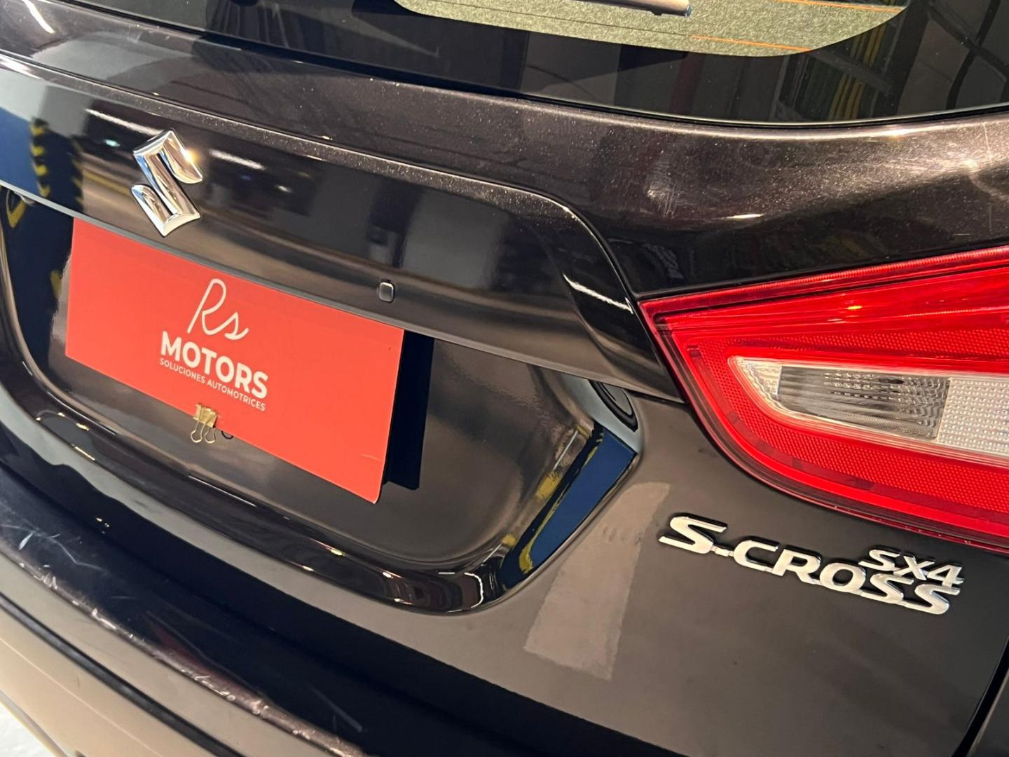 Suzuki S-Cross — foto 7 de 23