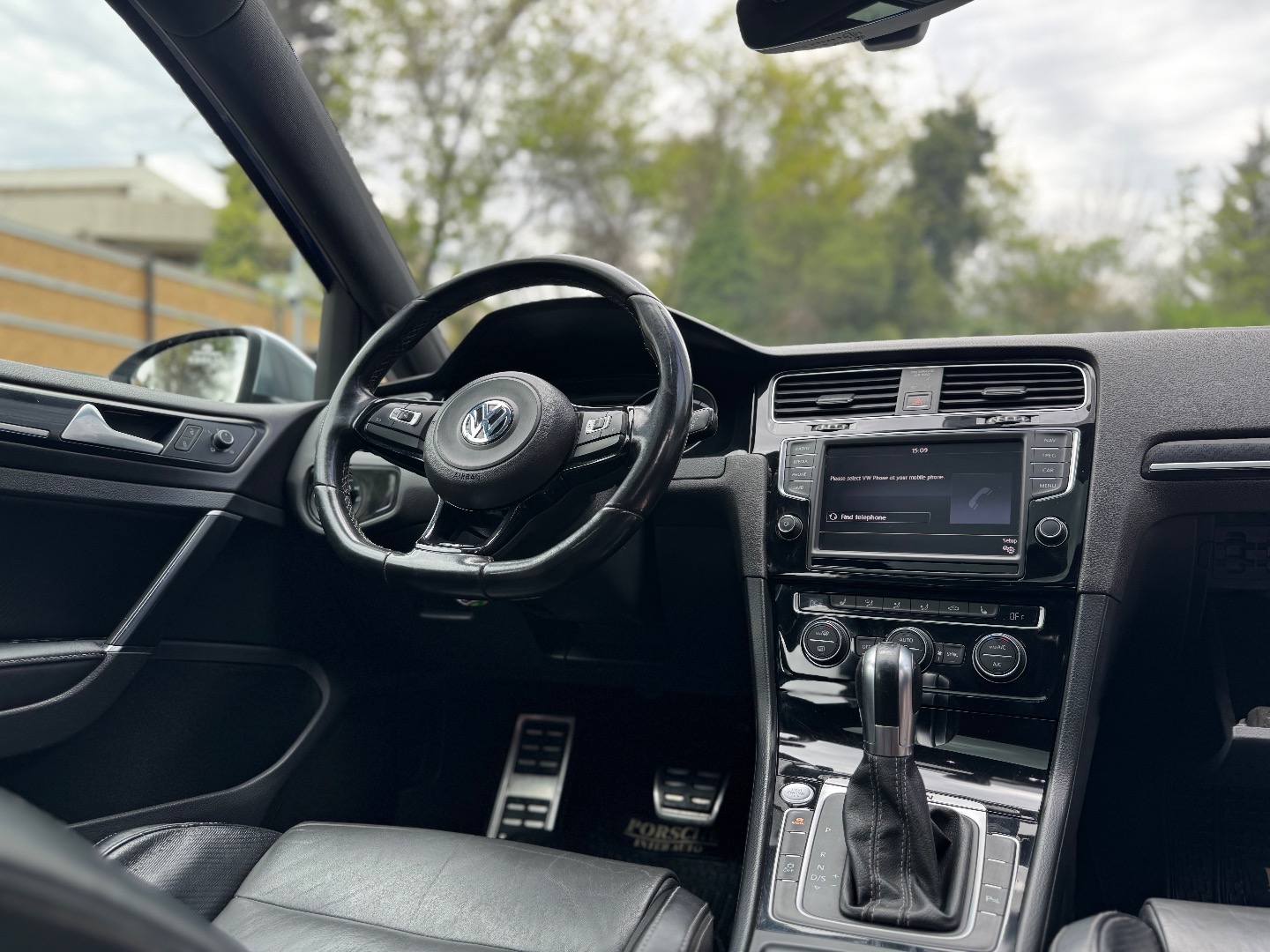 Volkswagen Golf — foto 9 de 19