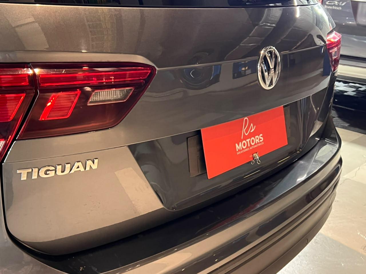Volkswagen Tiguan — foto 7 de 22