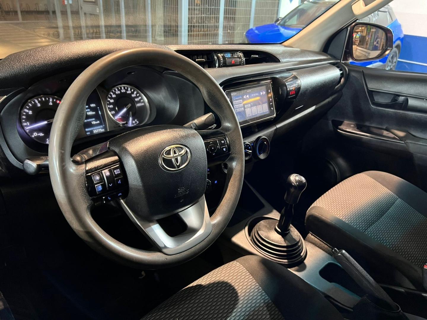 Toyota Hilux — foto 9 de 20