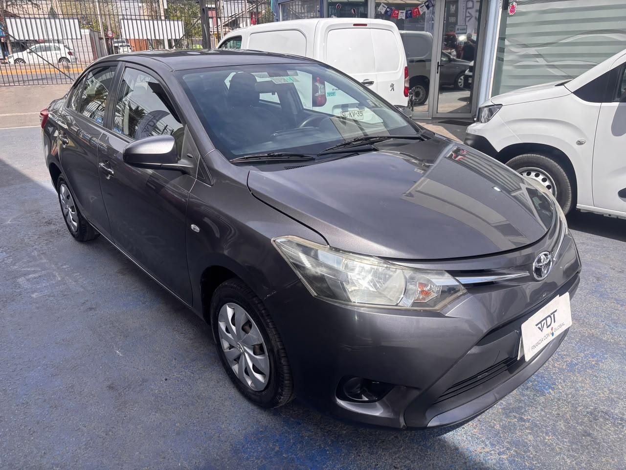 Toyota Yaris — foto 3 de 8