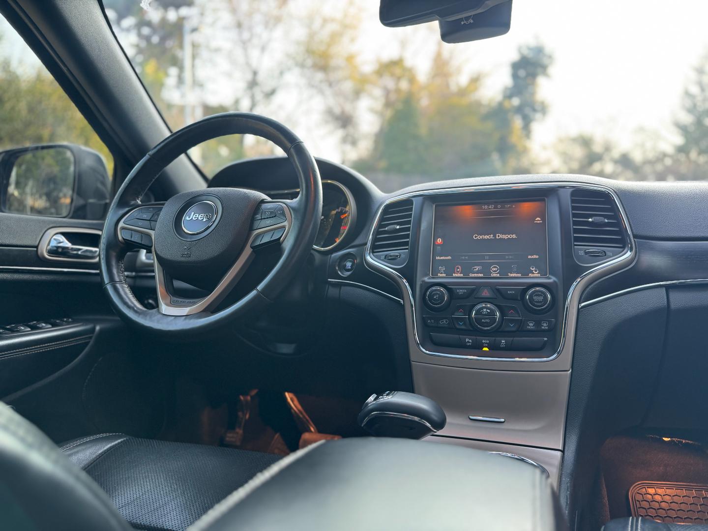 Jeep Grand Cherokee — foto 9 de 19