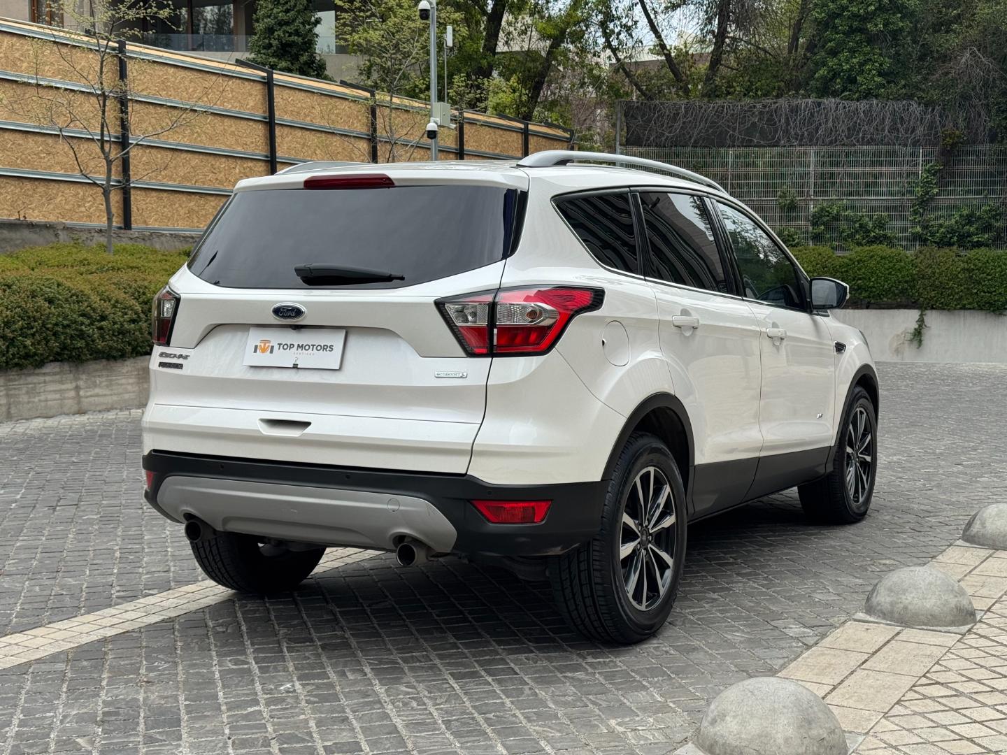 Ford Escape — foto 4 de 19