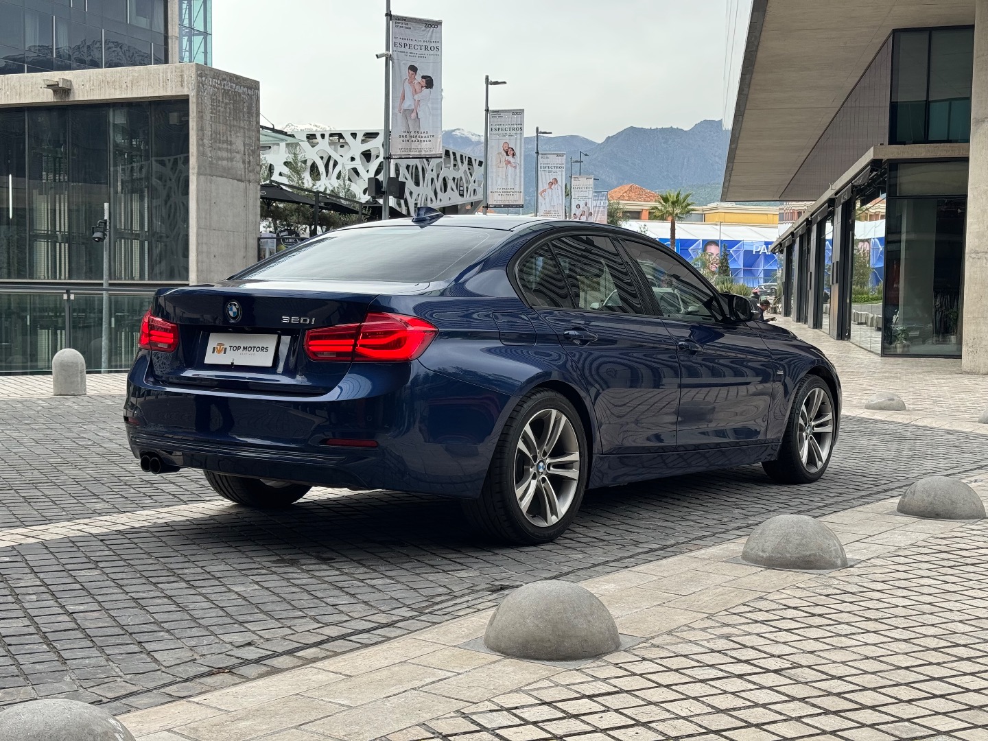 BMW 320I — foto 4 de 17