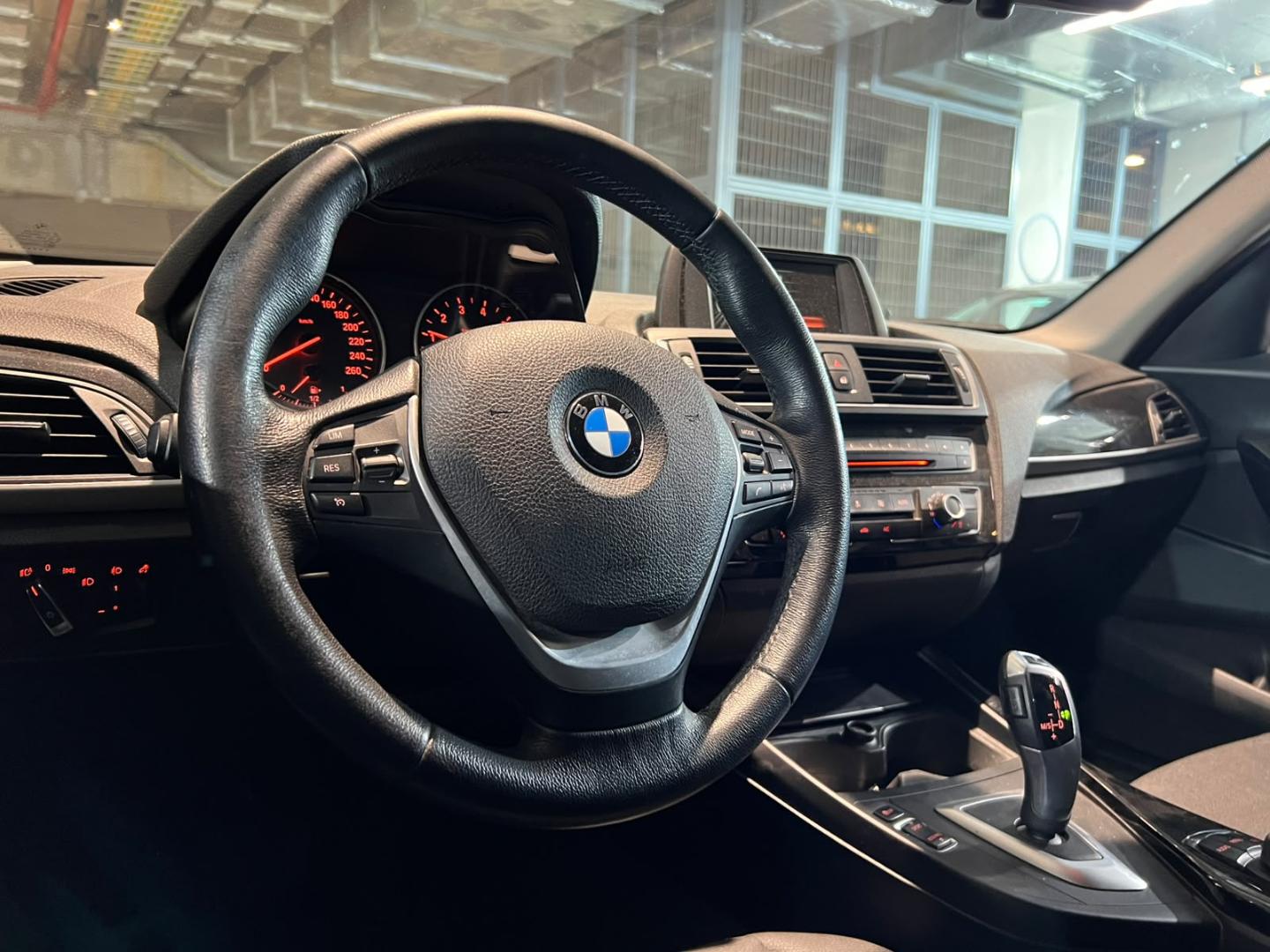BMW 118I — foto 9 de 20