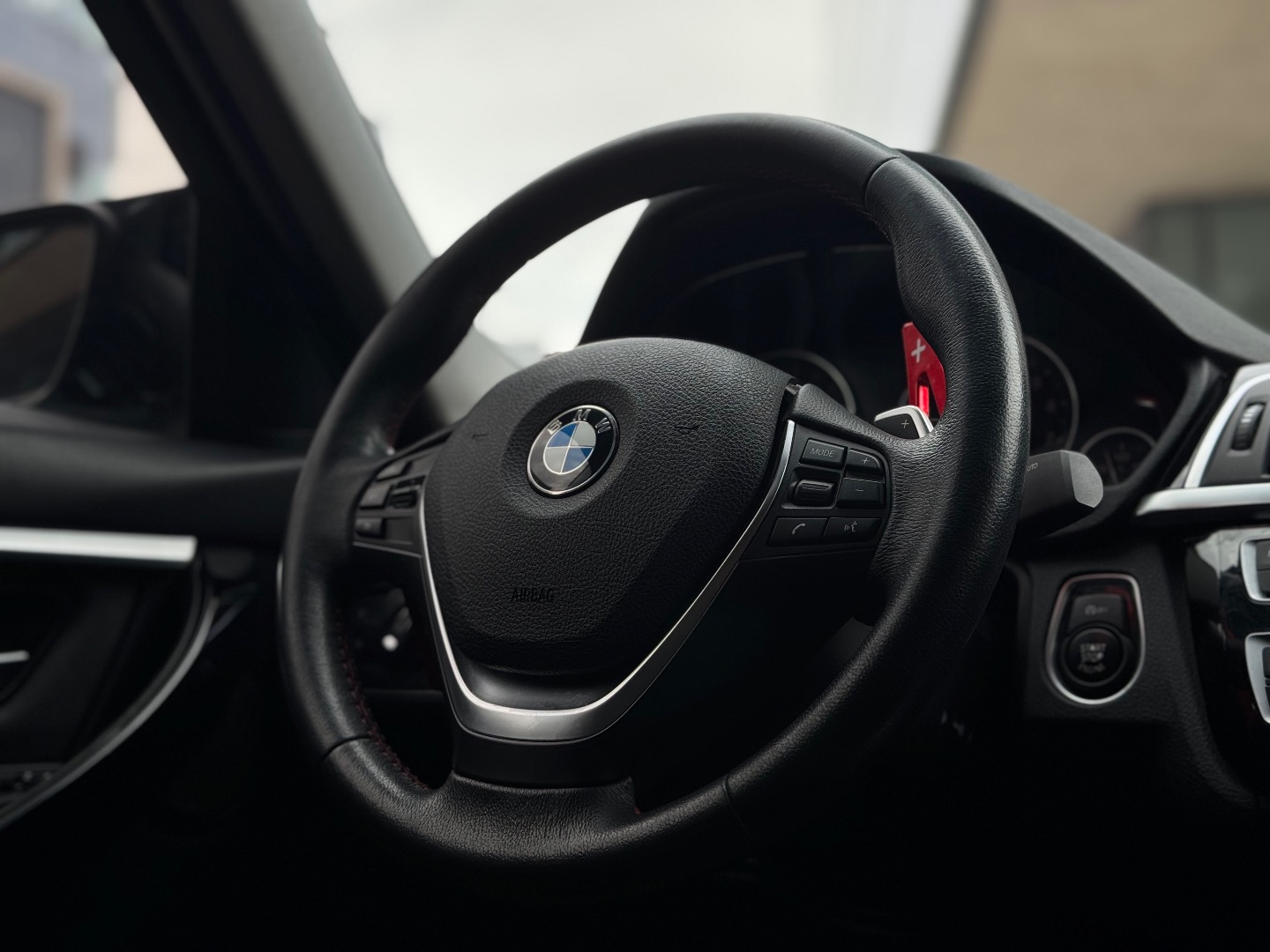 BMW 320I — foto 12 de 17