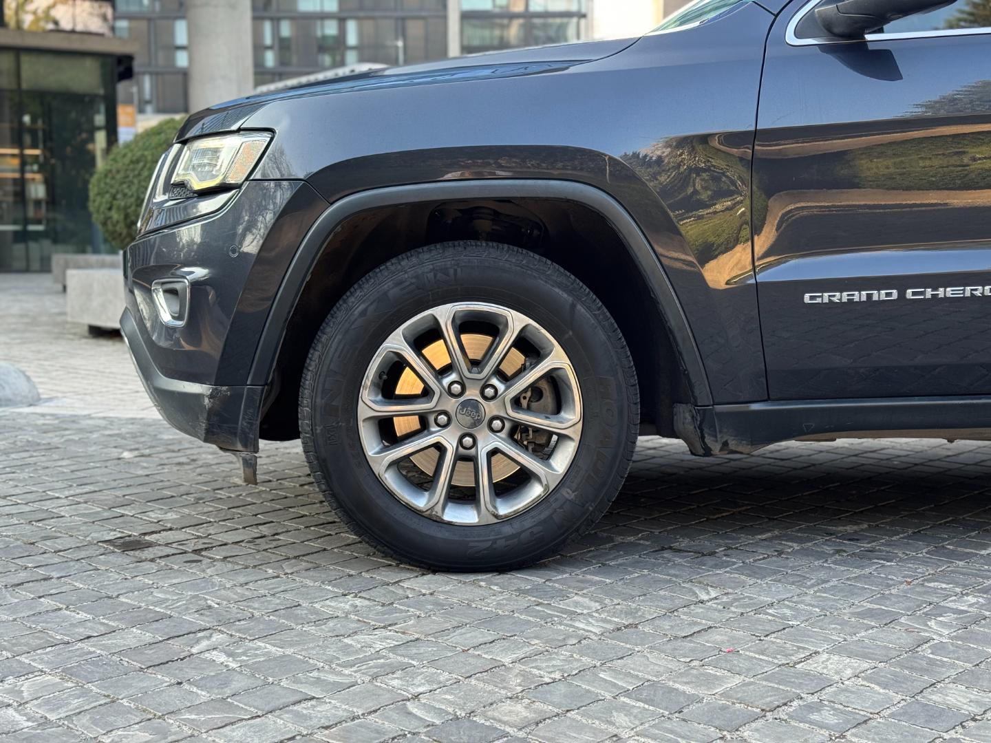 Jeep Grand Cherokee — foto 8 de 19