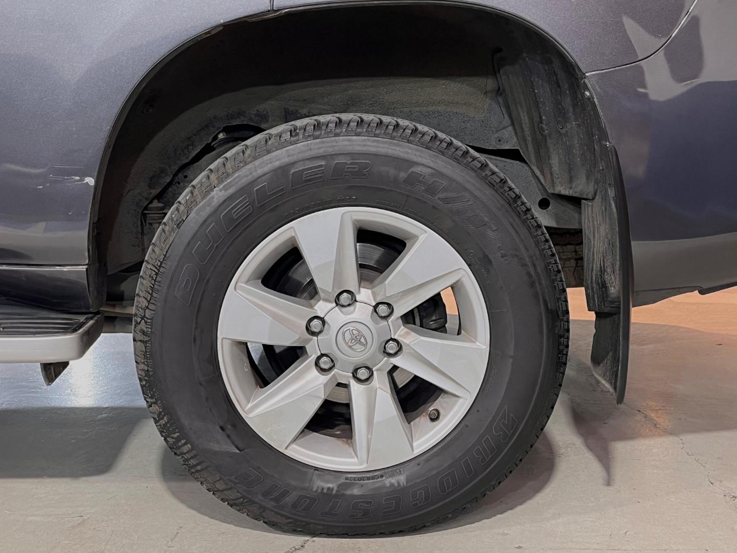 Toyota Land Cruiser Prado — foto 23 de 23