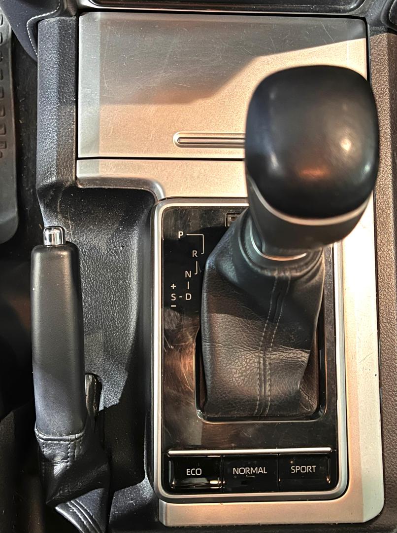 Toyota Land Cruiser Prado — foto 15 de 23
