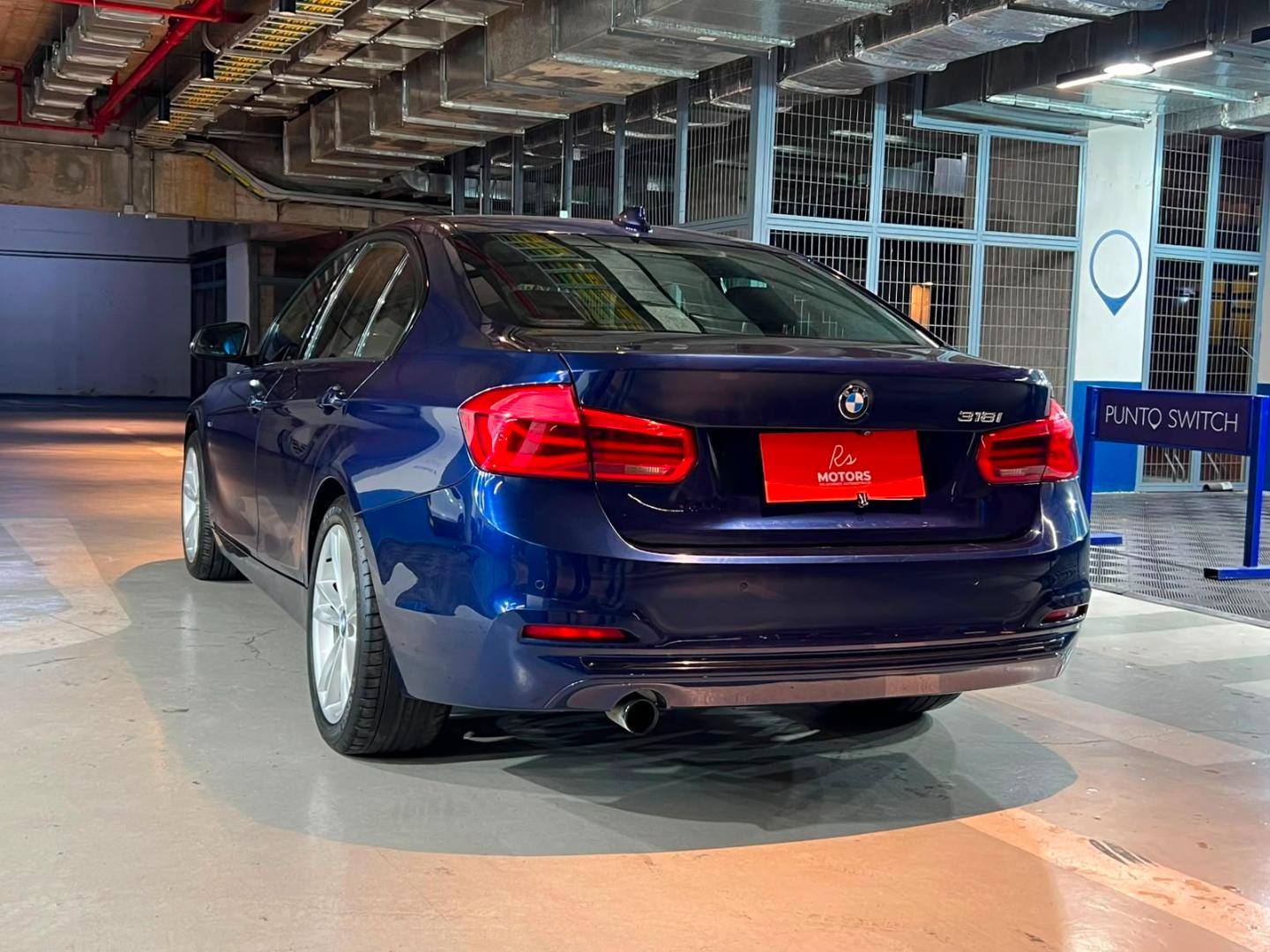 BMW 318I — foto 6 de 22