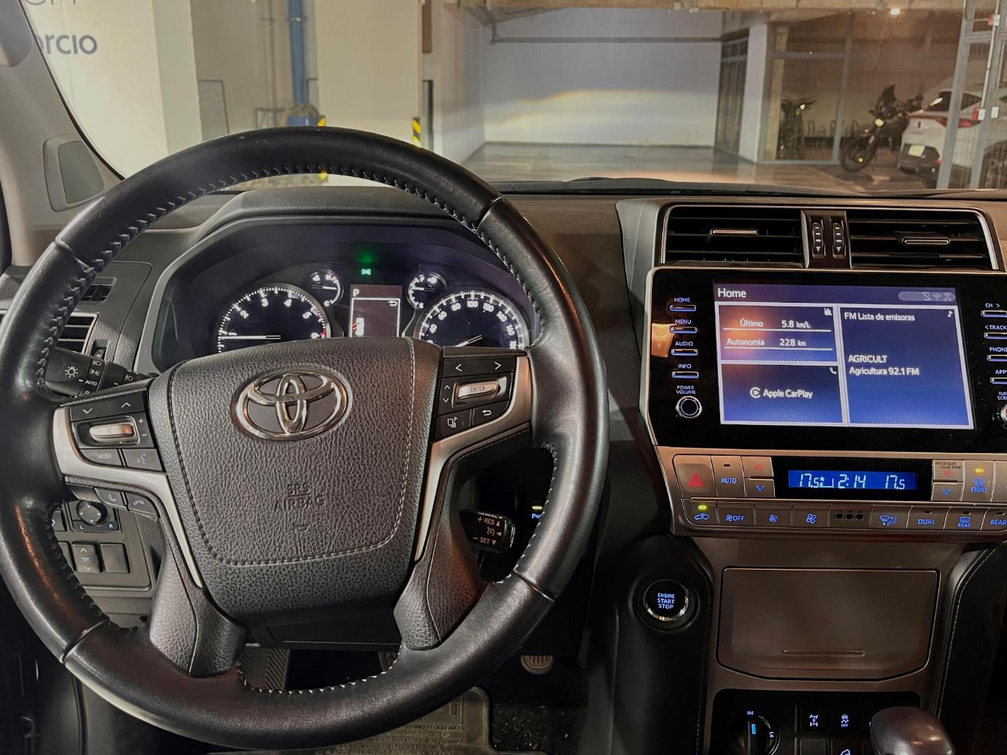 Toyota Land Cruiser Prado — foto 16 de 23