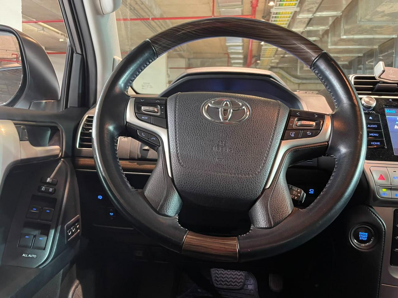 Toyota Land Cruiser Prado — foto 10 de 24