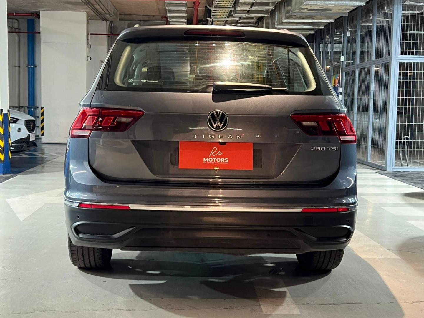 Volkswagen Tiguan — foto 5 de 22