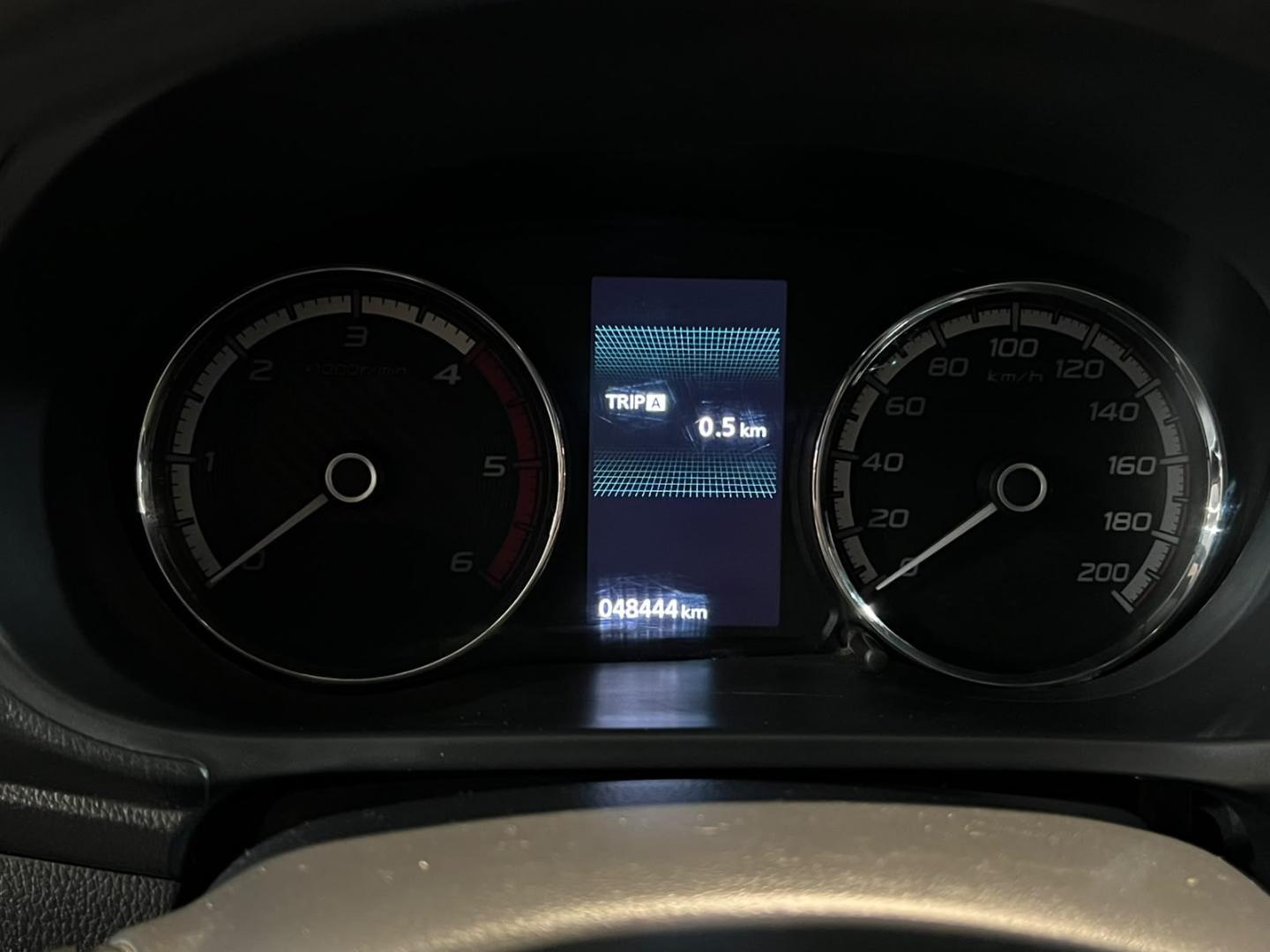 Mitsubishi L200 — foto 15 de 21