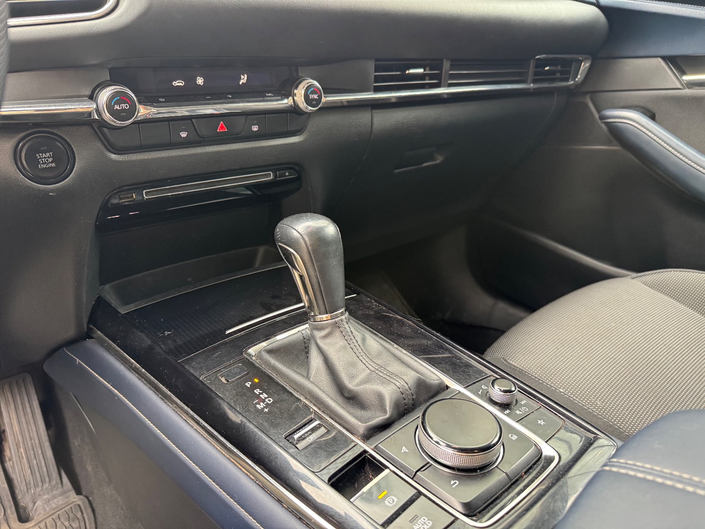 Mazda CX-30 — foto 12 de 18