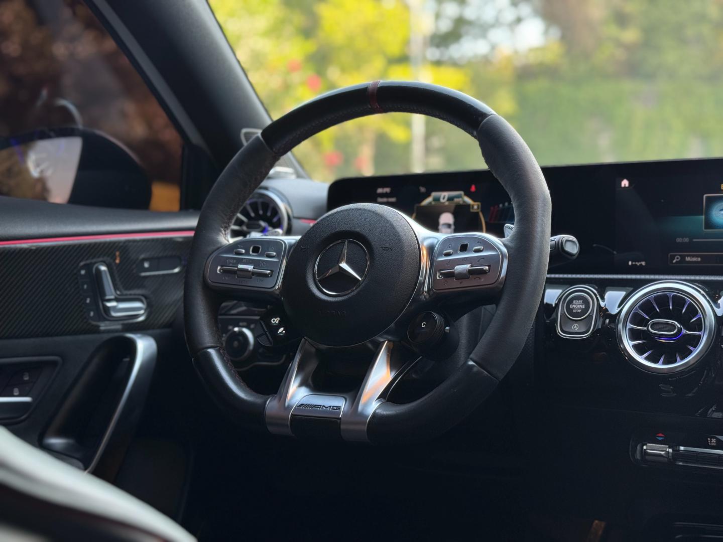 Mercedes-Benz A45S — foto 14 de 18