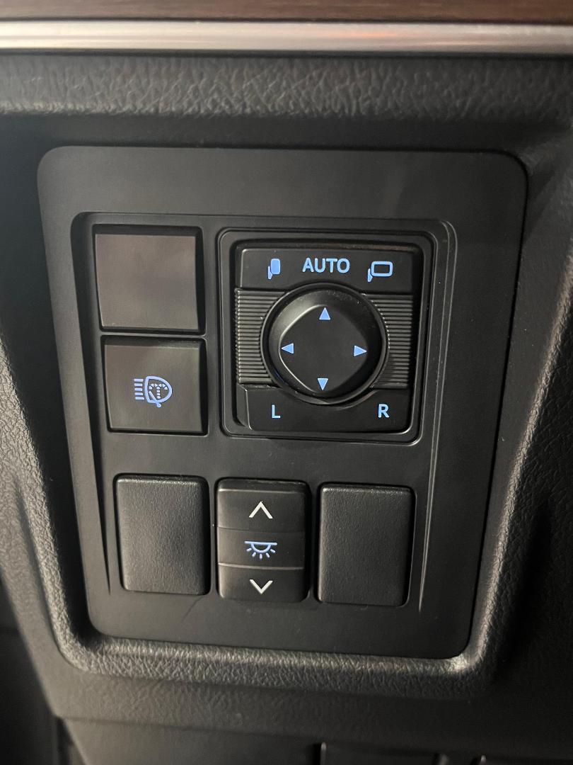 Toyota Land Cruiser Prado — foto 14 de 23