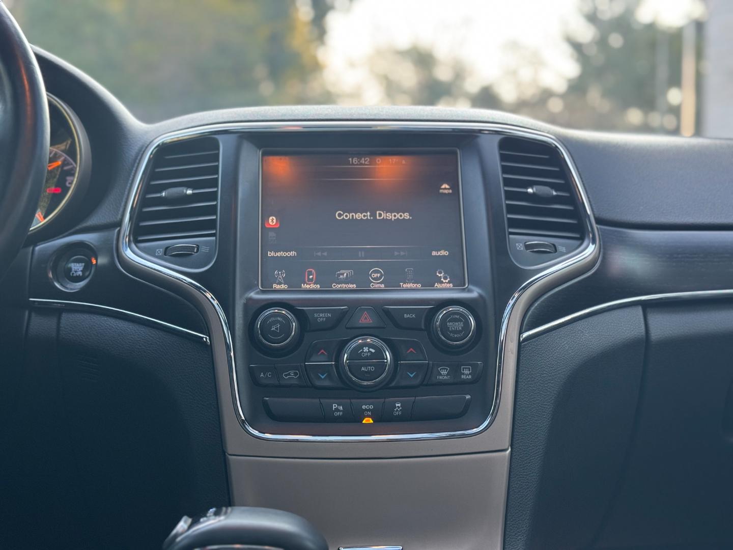 Jeep Grand Cherokee — foto 12 de 19