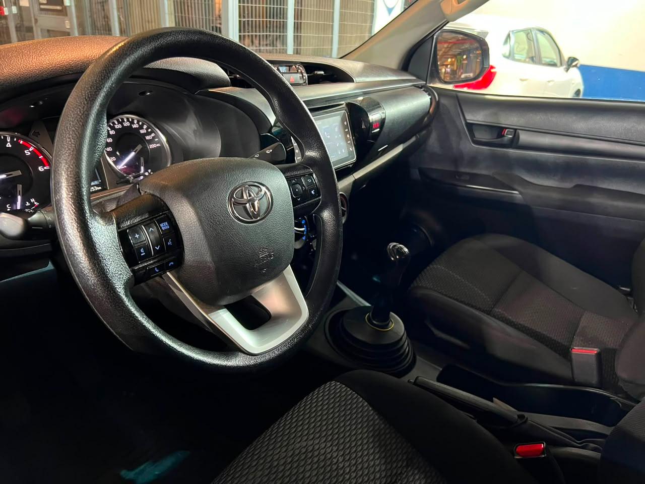 Toyota Hilux — foto 10 de 18