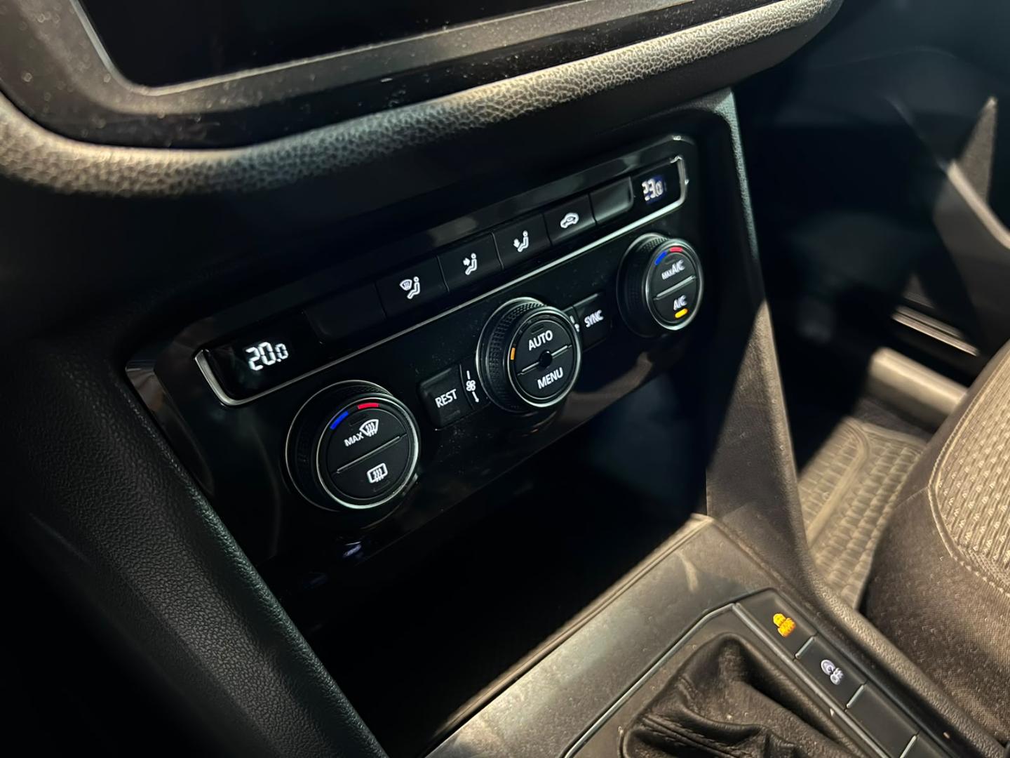 Volkswagen Tiguan — foto 18 de 22