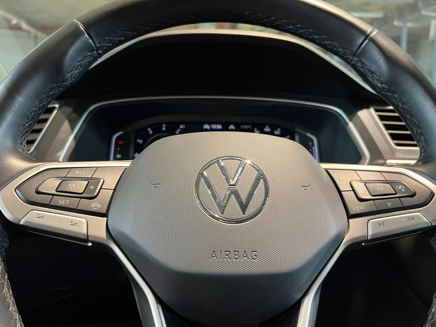 Volkswagen Tiguan — foto 11 de 22