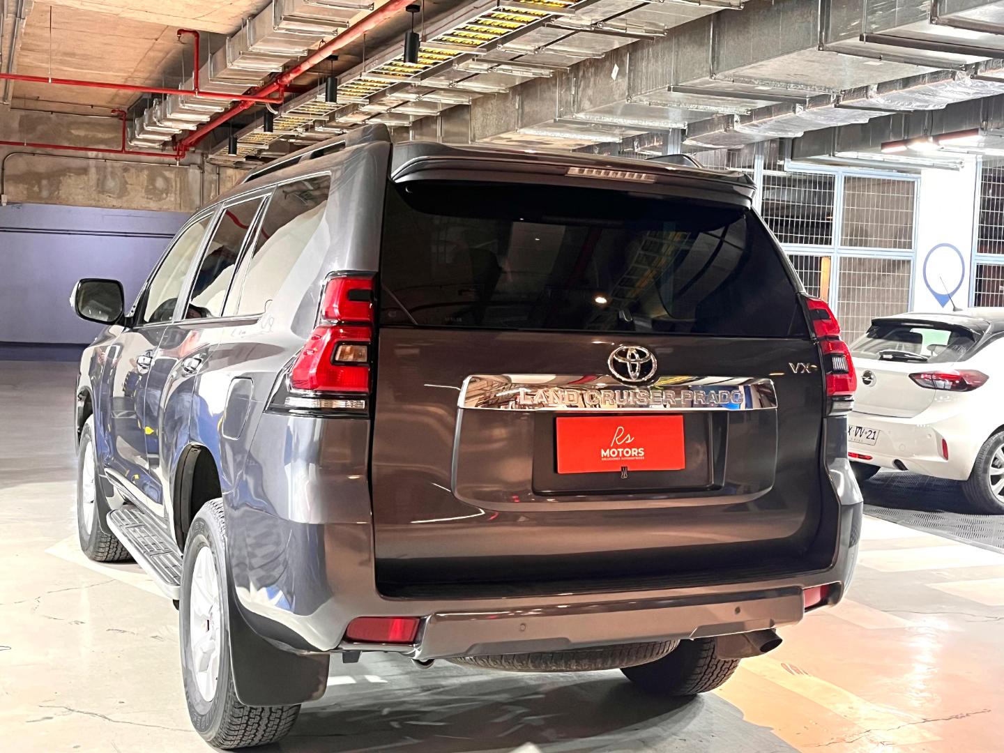 Toyota Land Cruiser Prado — foto 7 de 23