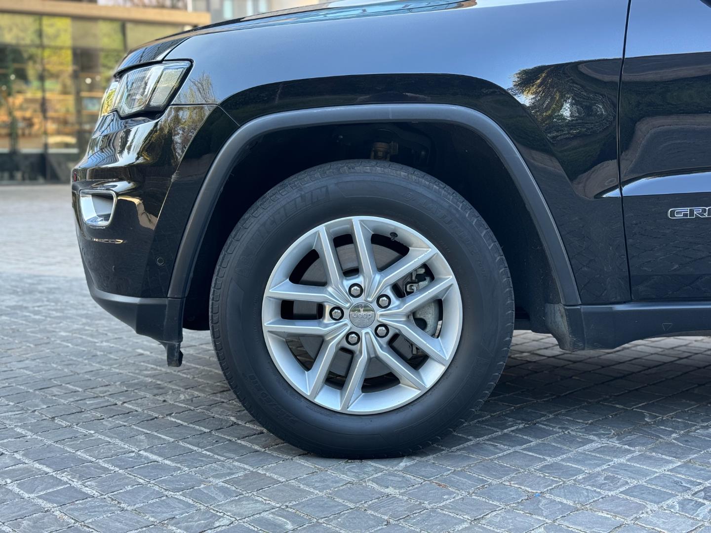 Jeep Grand Cherokee — foto 8 de 19