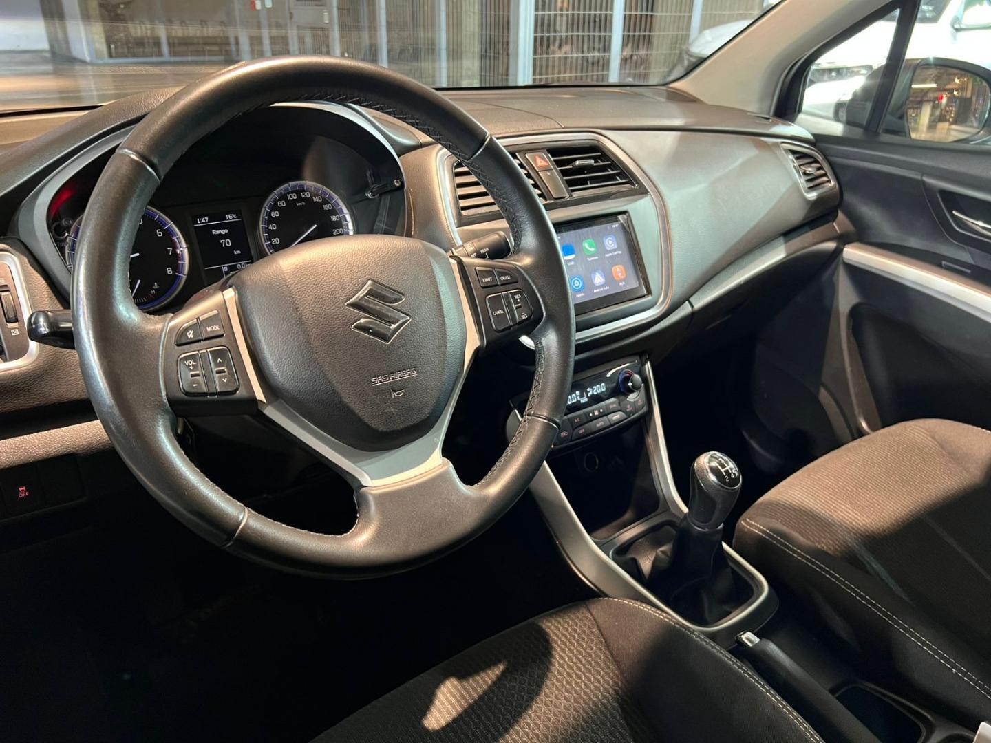 Suzuki S-Cross — foto 9 de 23