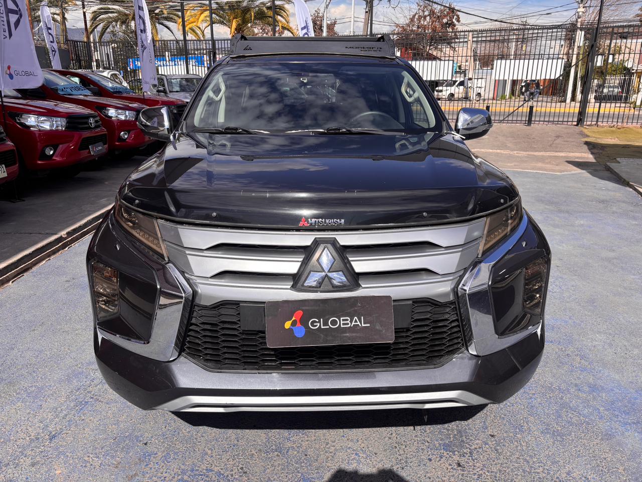 Mitsubishi Montero Sport — foto 2 de 8