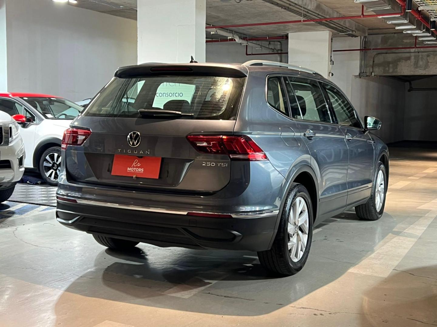 Volkswagen Tiguan — foto 4 de 22