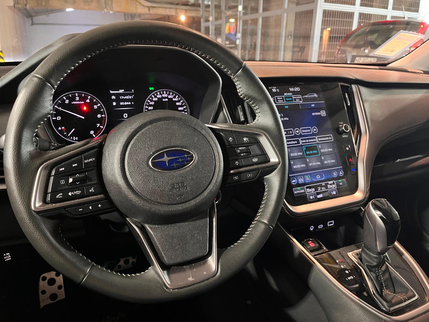 Subaru Outback — foto 11 de 18