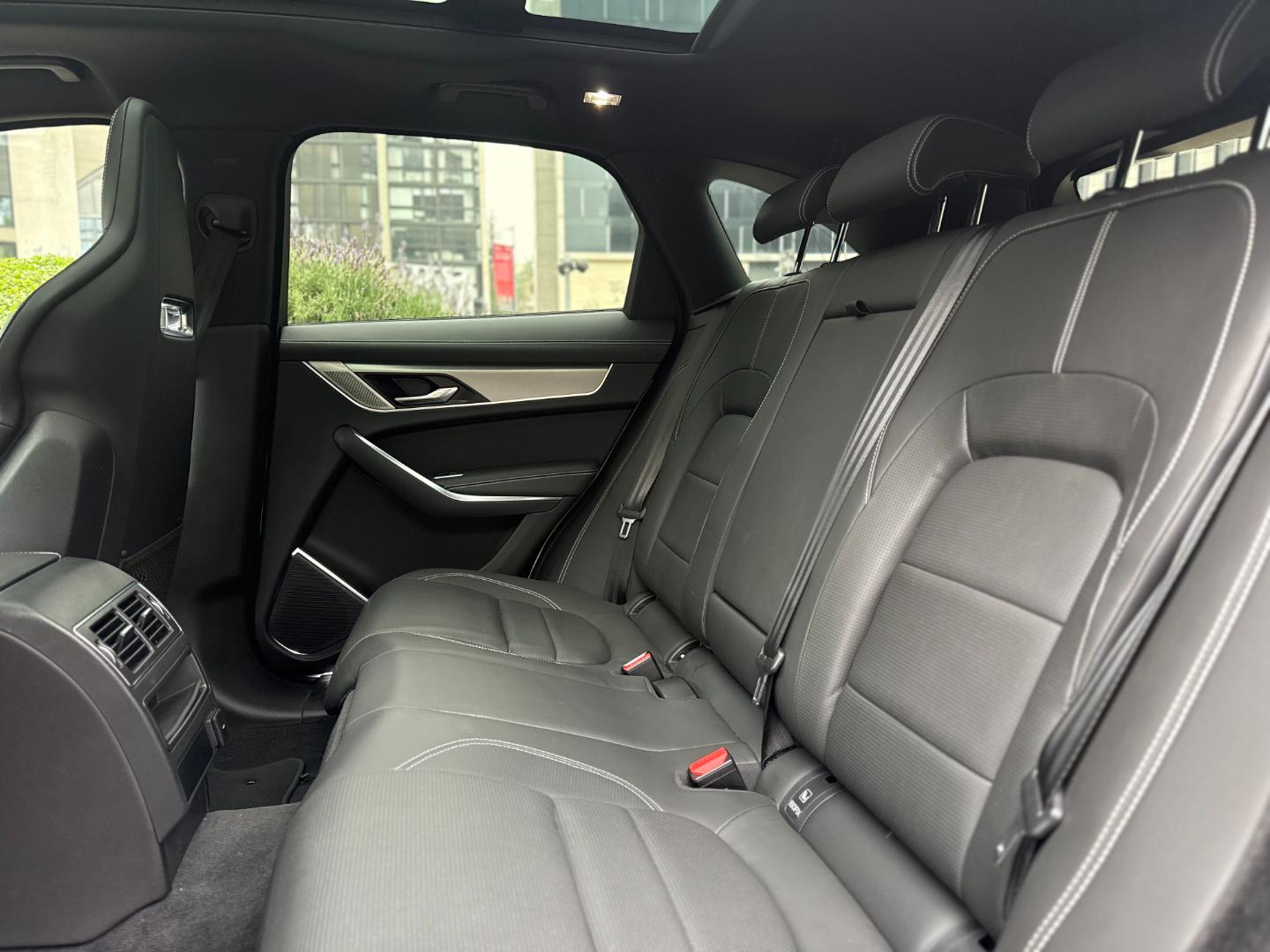 Jaguar F-Pace — foto 21 de 21
