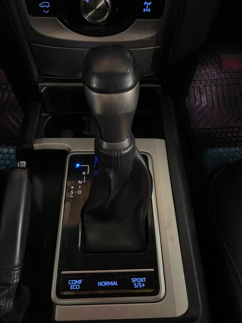 Toyota Land Cruiser Prado — foto 15 de 24