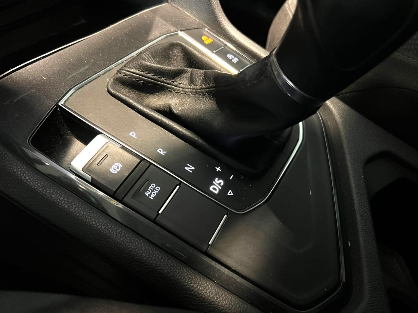 Volkswagen Tiguan — foto 20 de 22