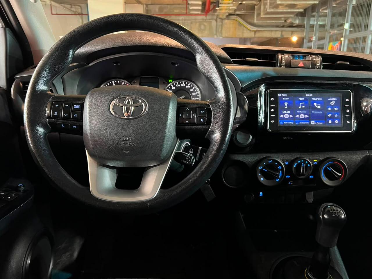 Toyota Hilux — foto 11 de 18