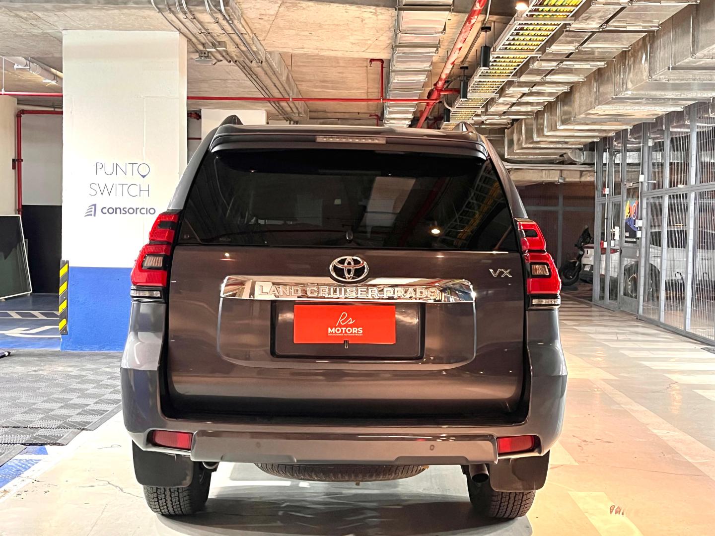 Toyota Land Cruiser Prado — foto 6 de 23