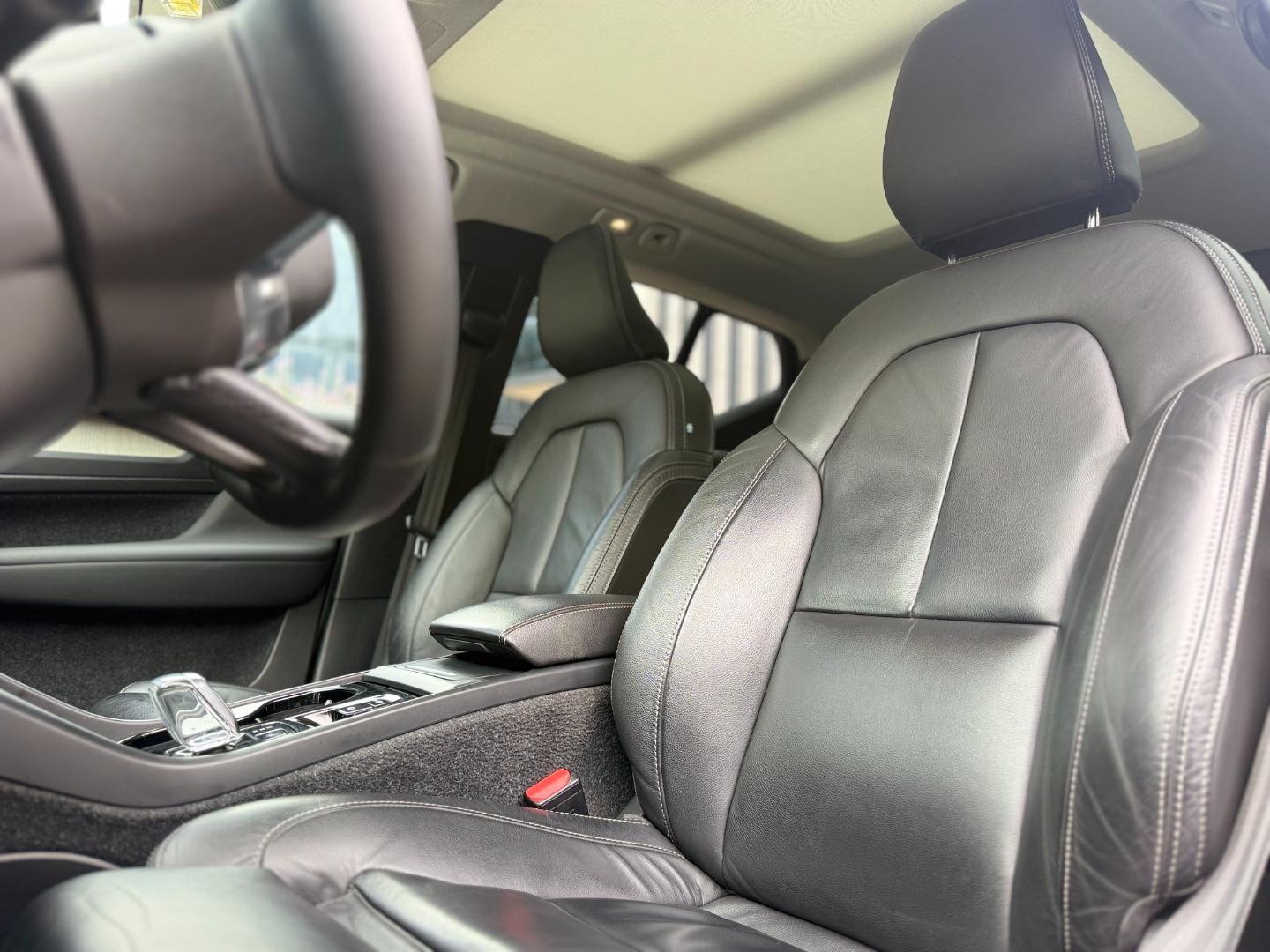 Volvo Xc40 — foto 19 de 22