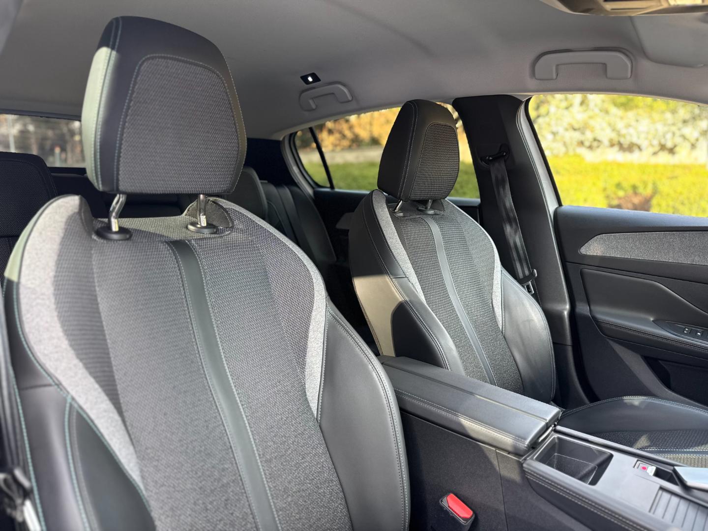 Peugeot 308 — foto 16 de 18