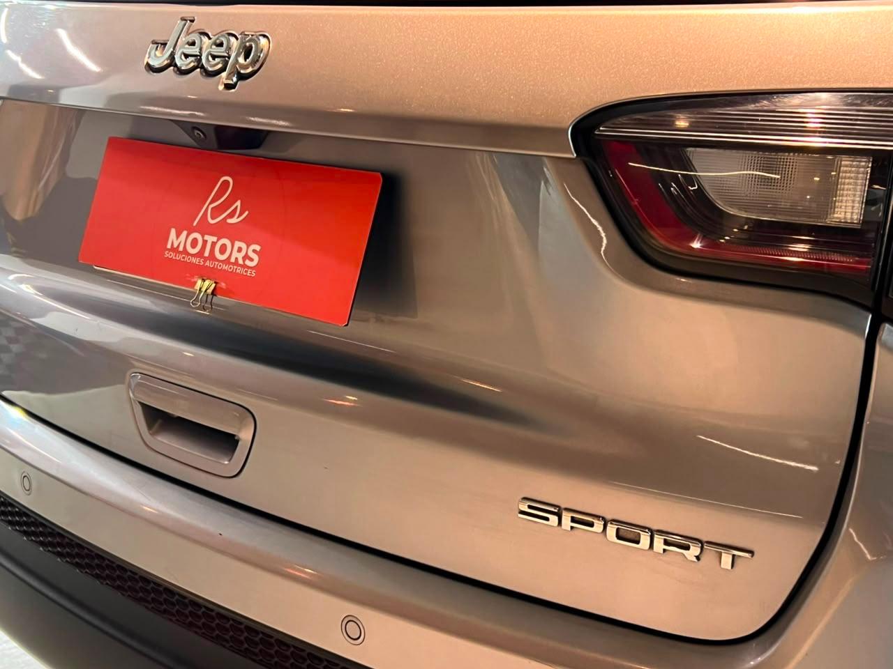 Jeep Compass — foto 8 de 20