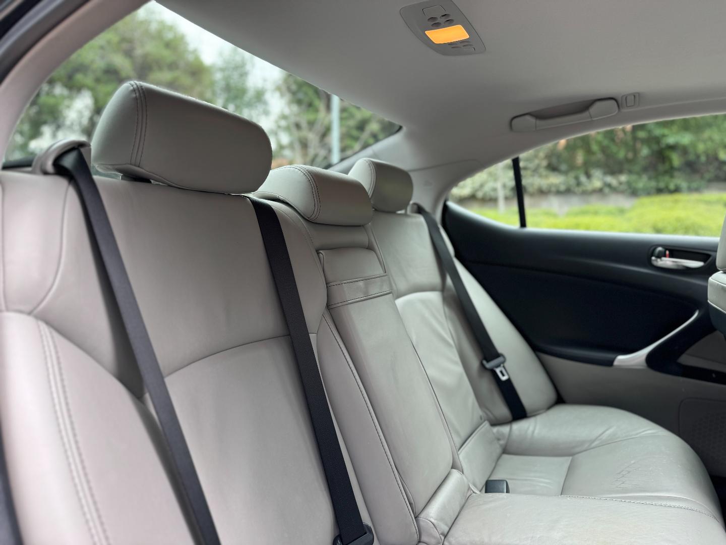 Lexus Is250 — foto 19 de 19