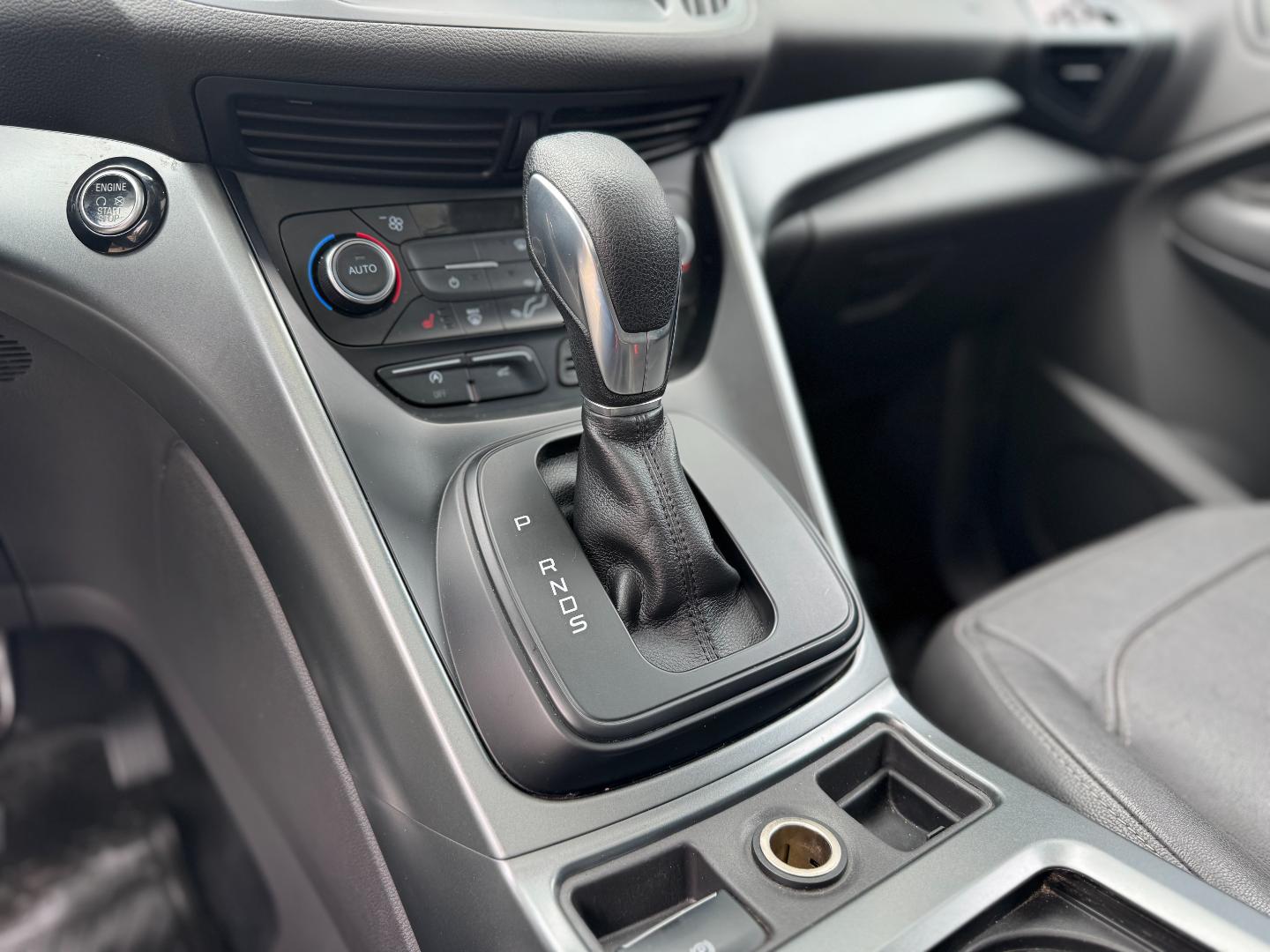 Ford Escape — foto 11 de 19