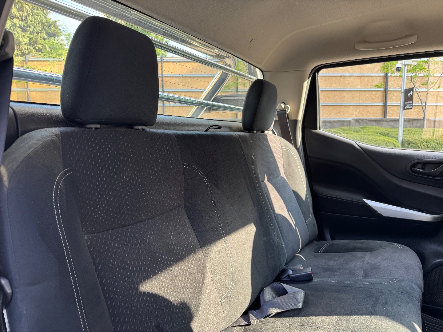 Nissan Np300 — foto 18 de 18