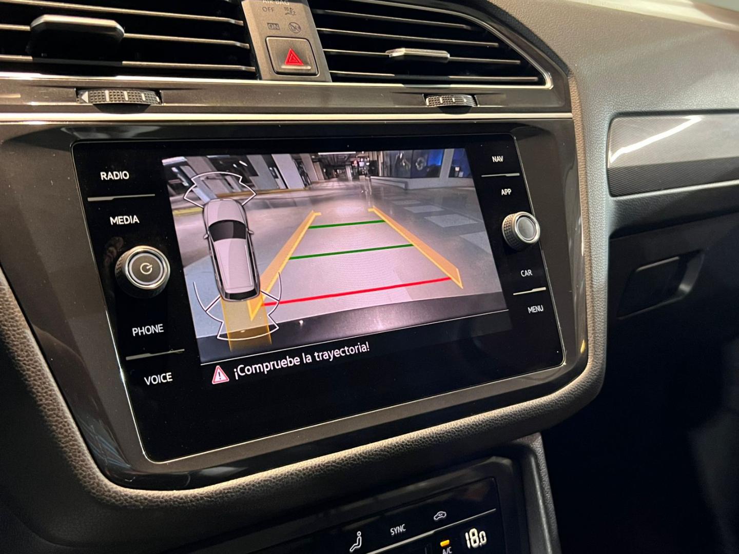 Volkswagen Tiguan — foto 14 de 22