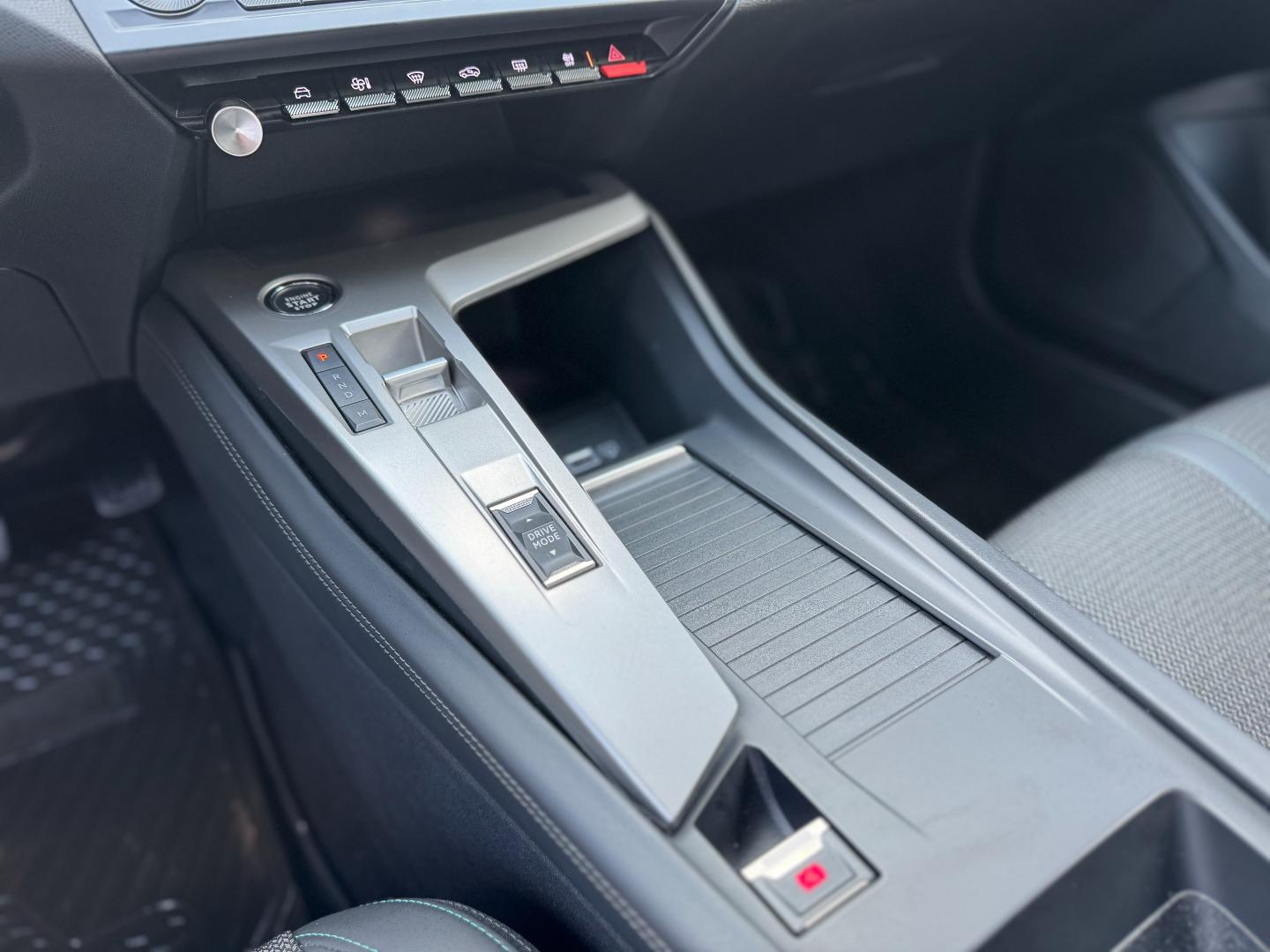 Peugeot 308 — foto 10 de 18