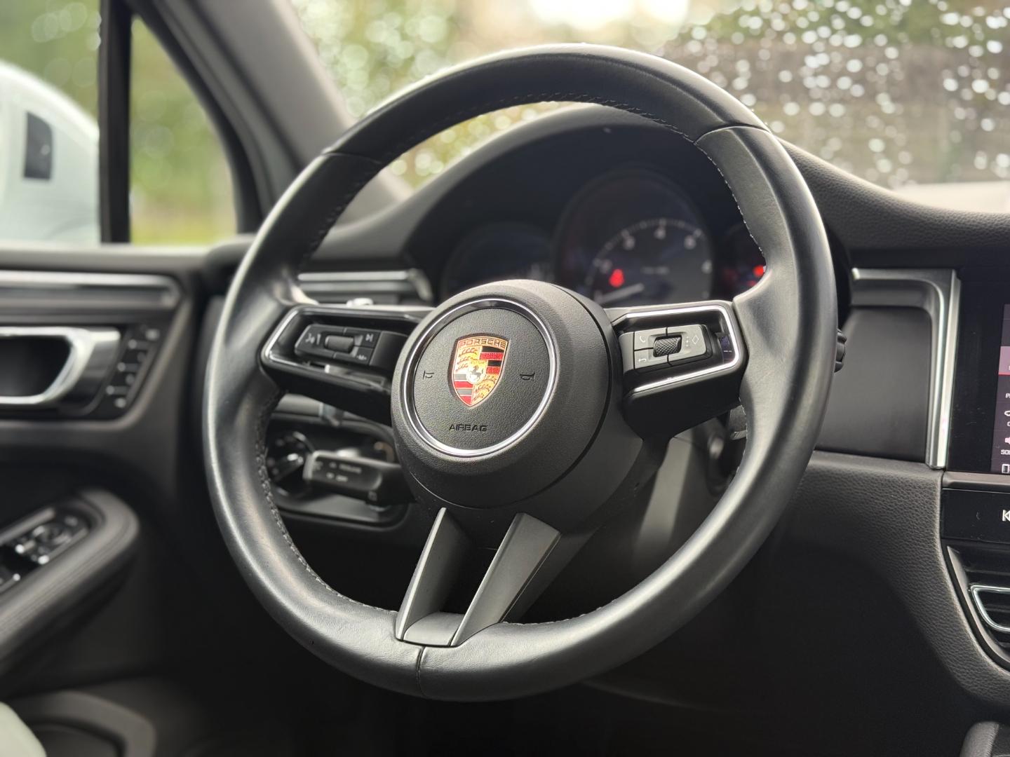 Porsche Macan — foto 8 de 19