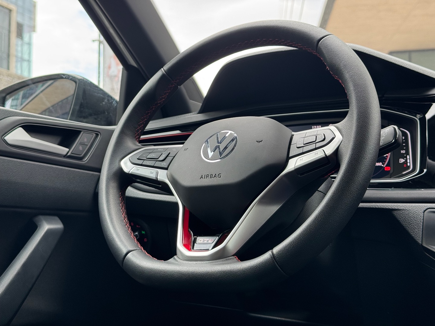Volkswagen Polo — foto 12 de 19
