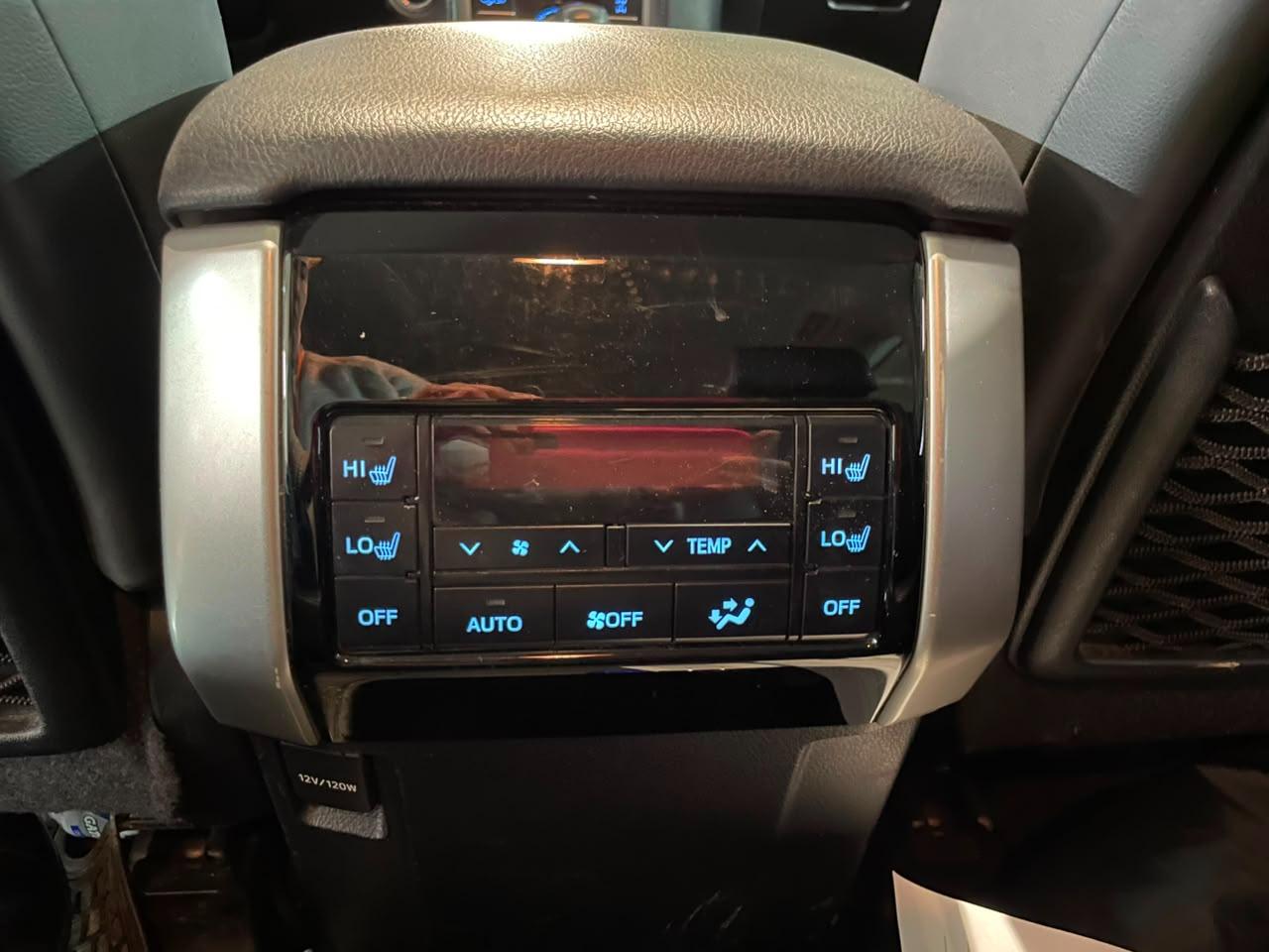 Toyota Land Cruiser Prado — foto 18 de 24