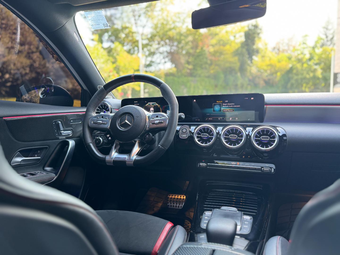 Mercedes-Benz A45S — foto 13 de 18