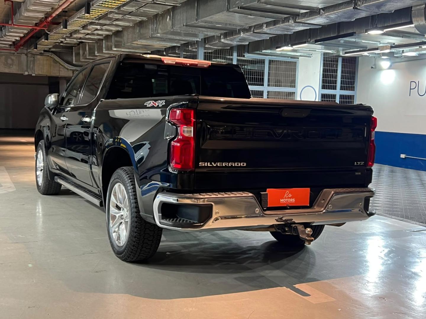 Chevrolet Silverado — foto 6 de 24