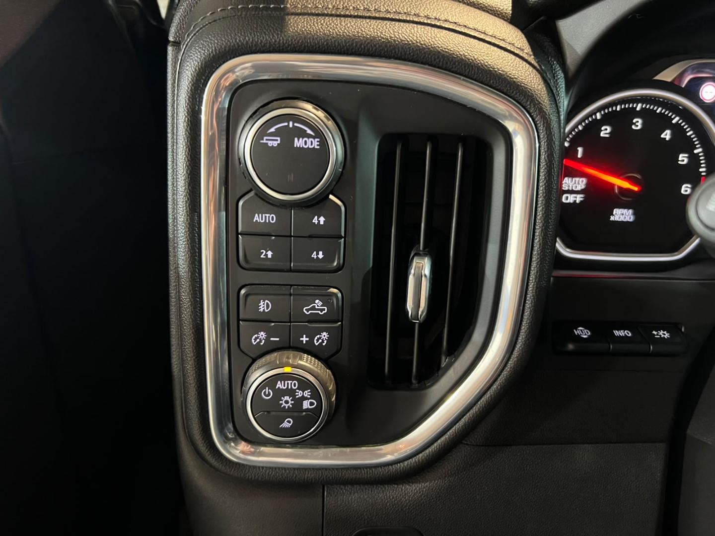 Chevrolet Silverado — foto 14 de 24